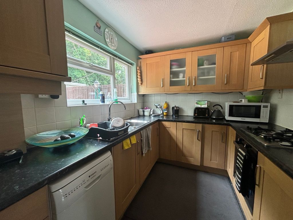 Property photo 3 of 8 Kitchen