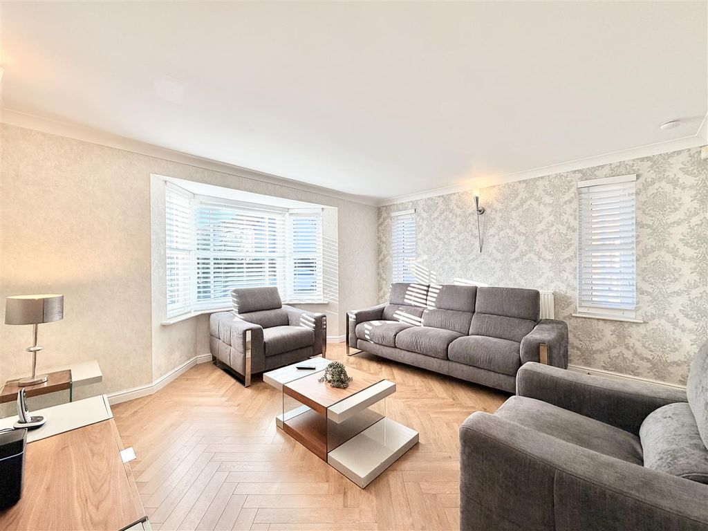 Property photo 2 of 20 Lounge