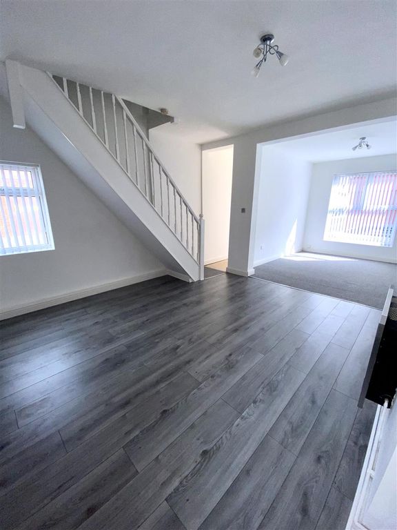 Property photo 2 of 8 Lounge