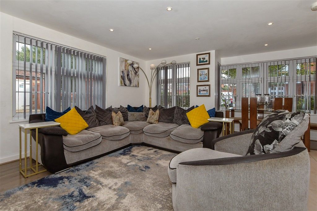 Property photo 2 of 7 Lounge/Diner