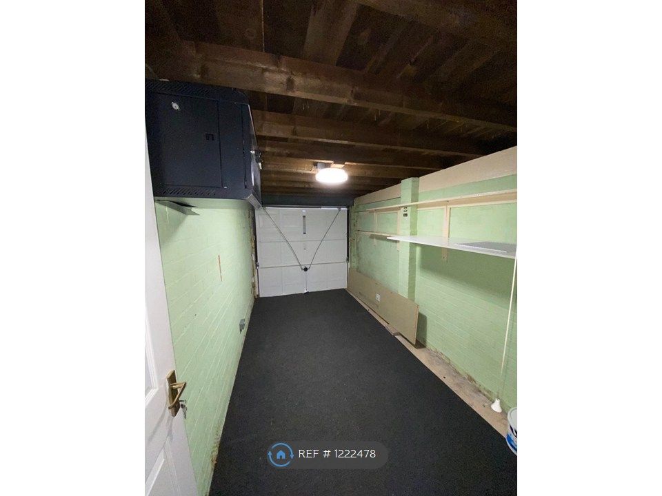 Property photo 3 of 29 Garage