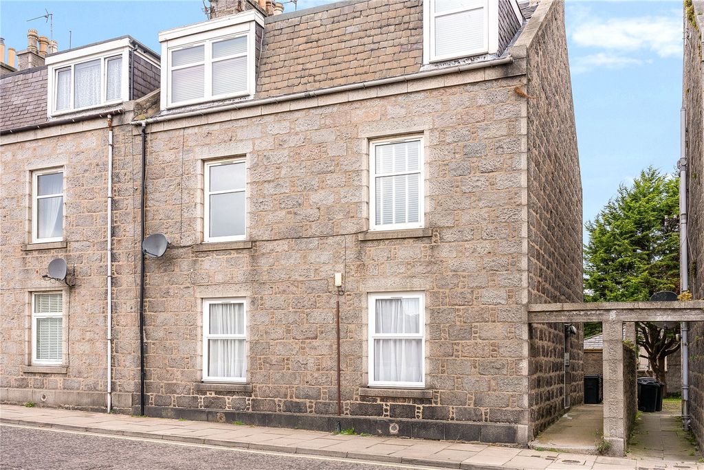 Property photo 1 of 14 Broomhill Road