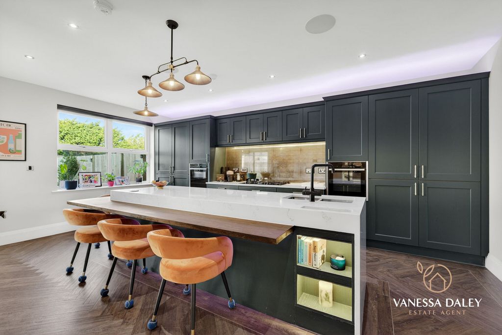 Property photo 2 of 46