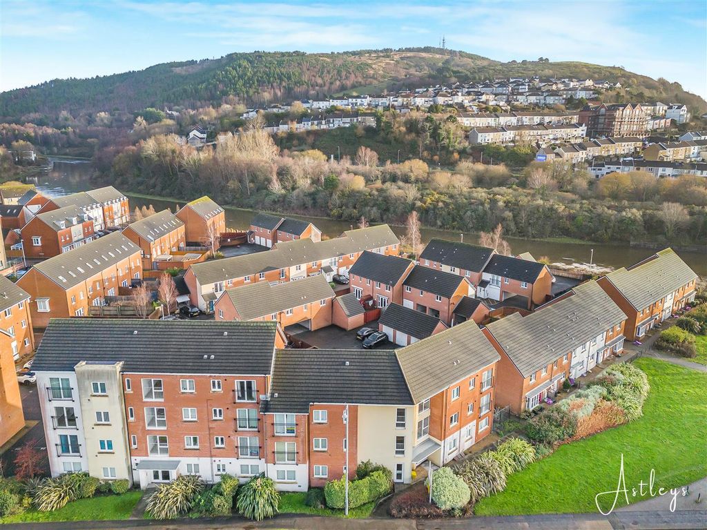 Property photo 1 of 12 21-Dji_20251210095255_0994_D.Jpg