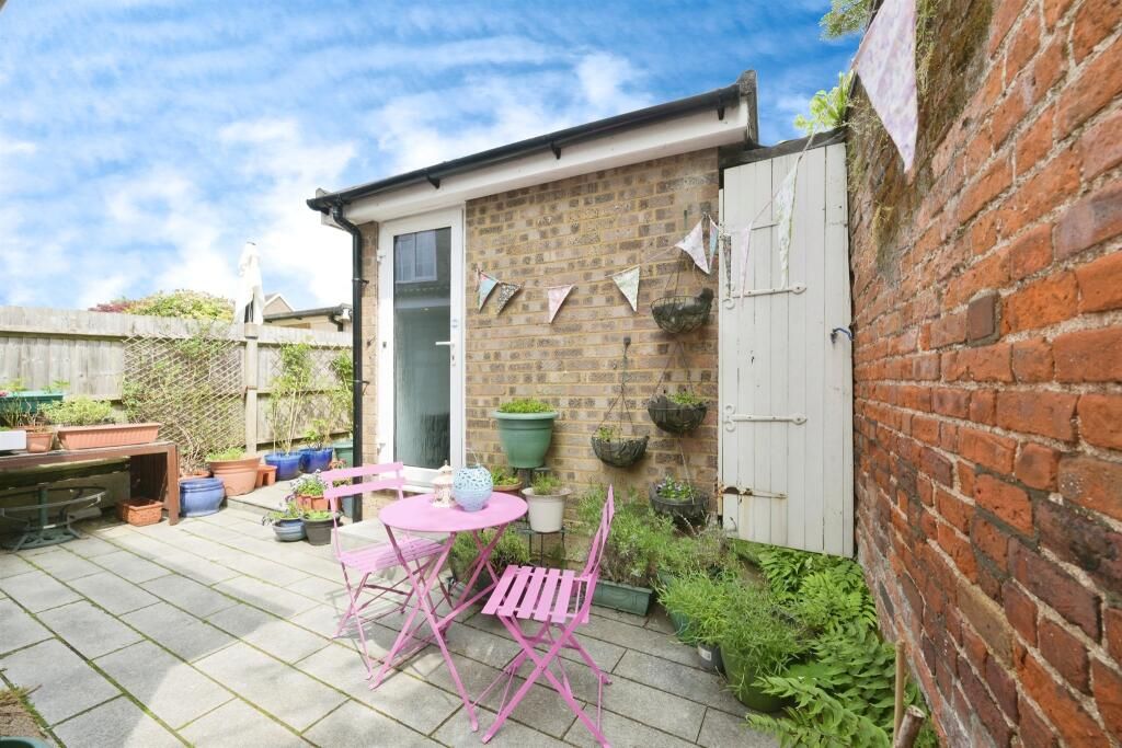 Property photo 3 of 11 Bathroom