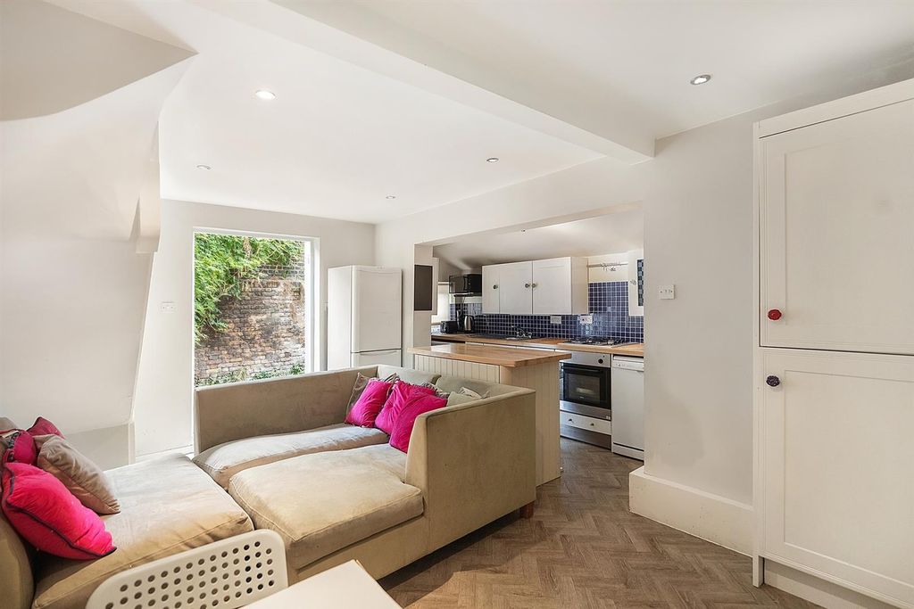 Property photo 2 of 10 474A313F-72A9-41B9-Af3E-Aaf5c939E7Bf-2000.Jpg