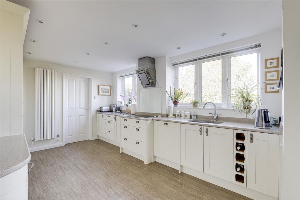 Property photo 2 of 26 28247.Jpg