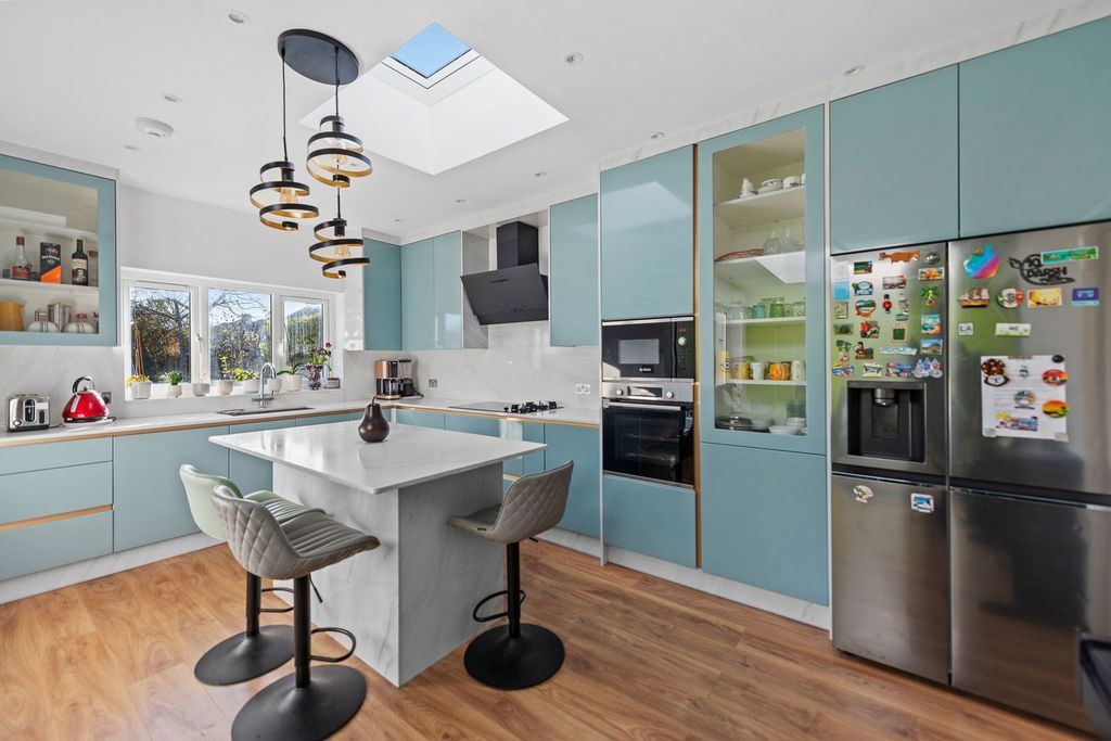 Property photo 2 of 24