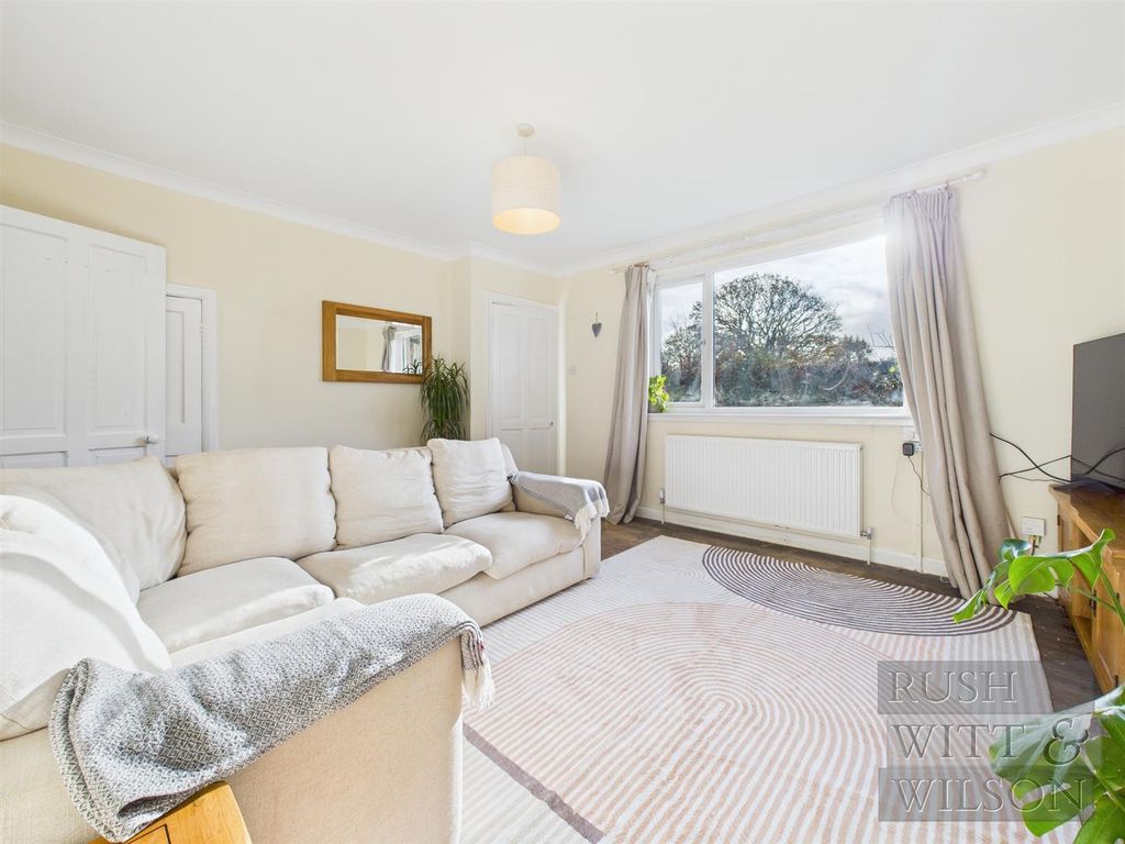 Property photo 3 of 27