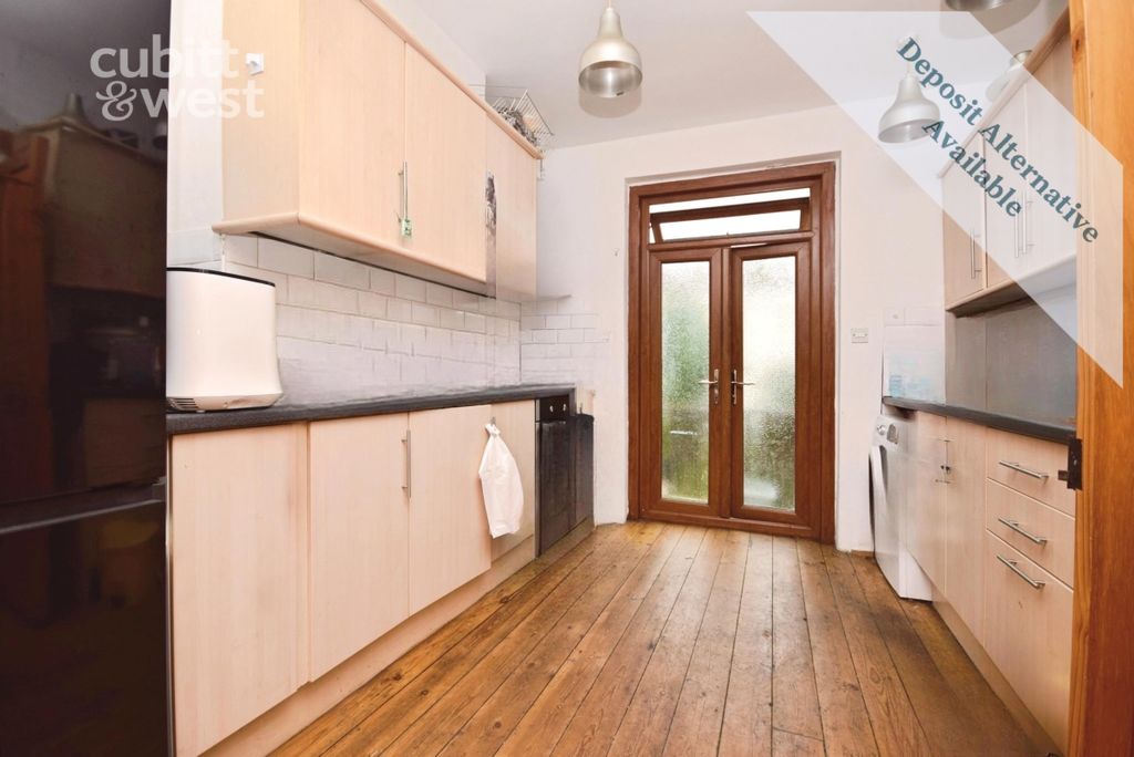 Property photo 2 of 9 Kitchen