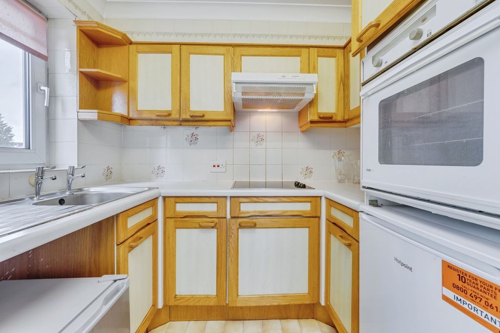 Property photo 3 of 17 Kitchen