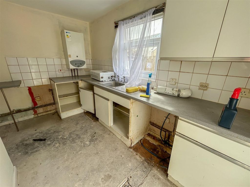 Property photo 3 of 15 Kitchen