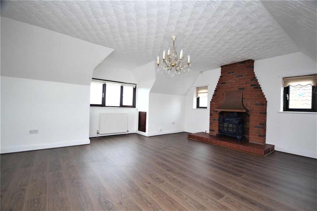 Property photo 2 of 11 Lounge