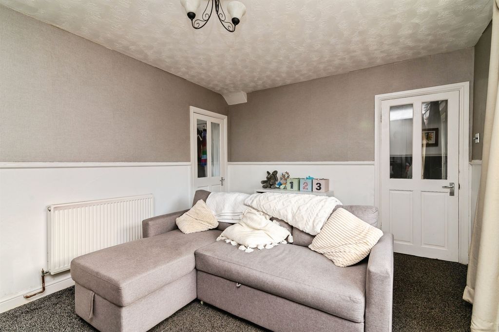 Property photo 3 of 17