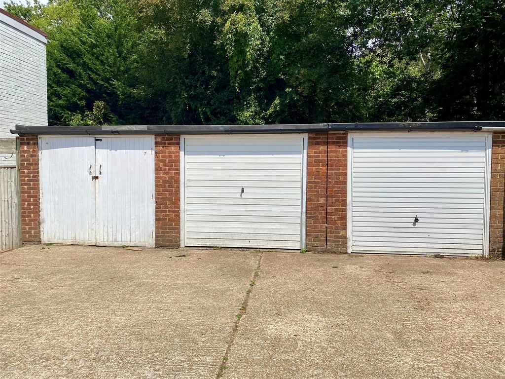 Property photo 2 of 13 53Uhbgarage.Jpg