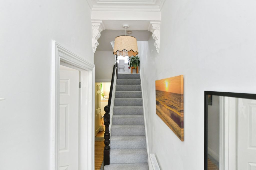 Property photo 2 of 27