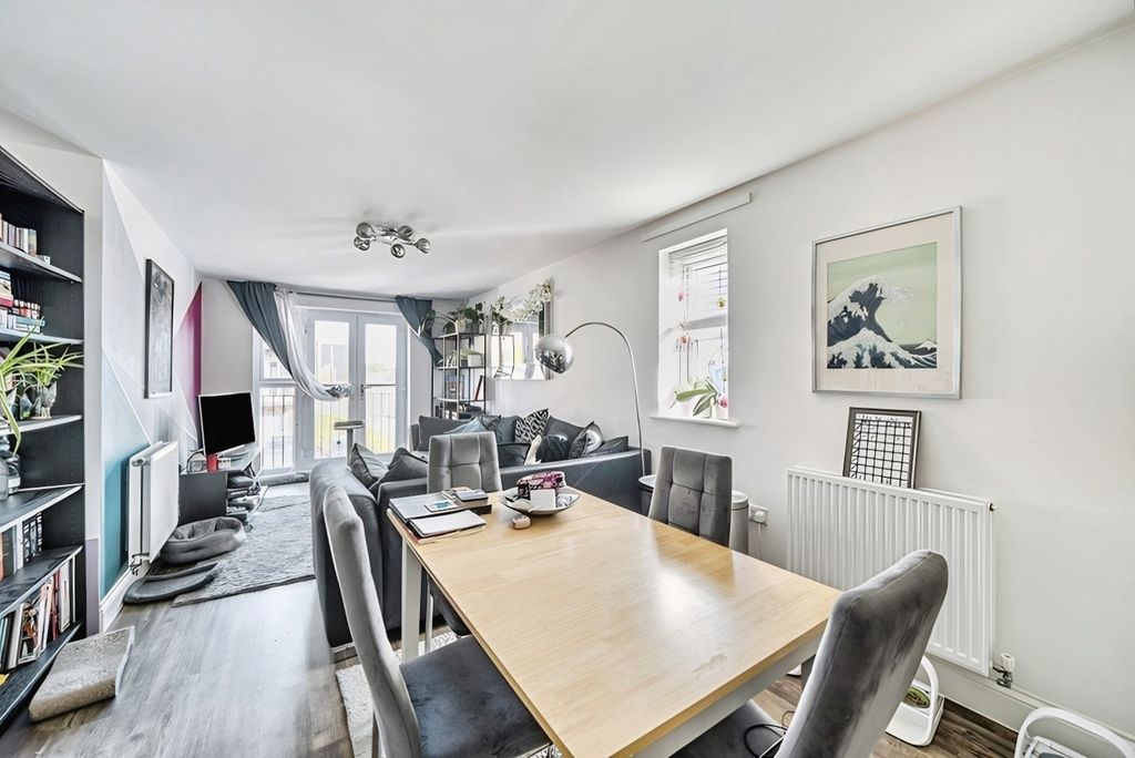 Additional image 7 of 2 bed flat for saleLime Tree House, Carter Court, Hook RG27