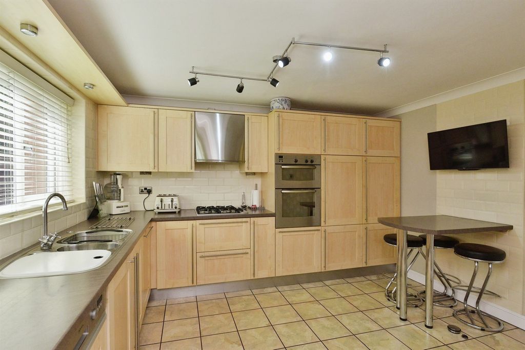 Property photo 2 of 15 Kitchen