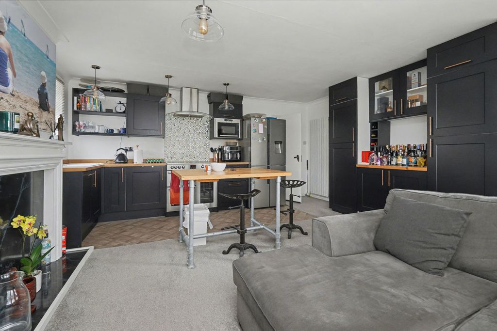 Property photo 2 of 8 20260319051501_Dsc01