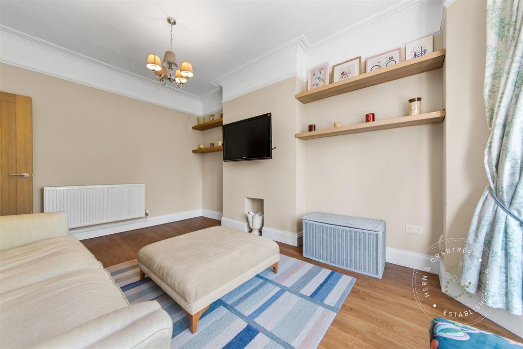 Property photo 3 of 18 Victoria-Park-Road-West-13.Jpg