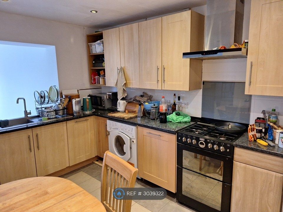 Property photo 3 of 10 Kitchen Photo 1