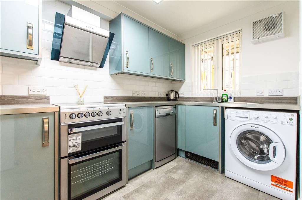 Property photo 3 of 9 Kitchen