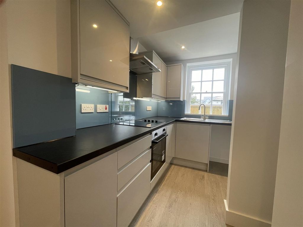 Property photo 3 of 11 Kitchen 2.Jpg