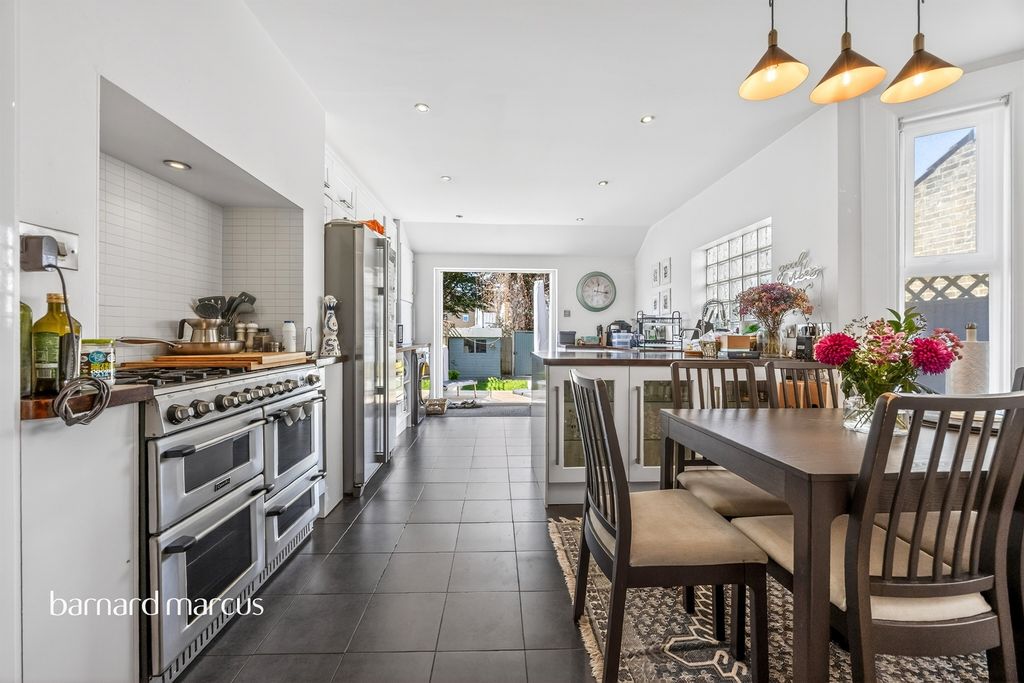 Property photo 2 of 26