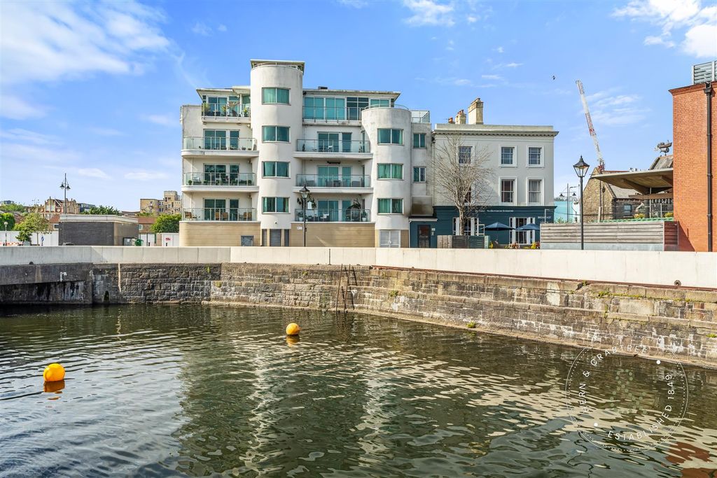 Property photo 1 of 51 Harbour Point, Hern Crabtree (49).Jpg