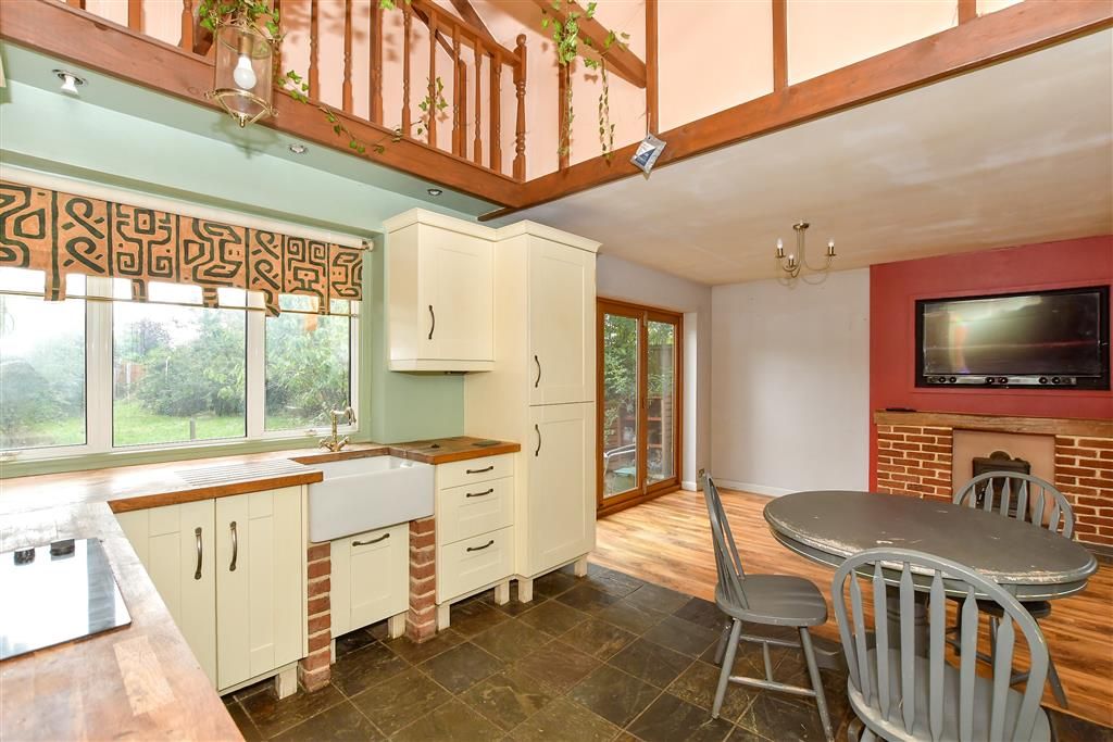 Property photo 2 of 17 Kitchen
