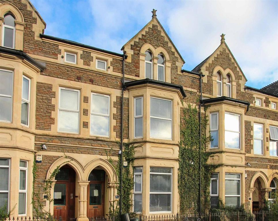 Property photo 2 of 10 2 Howard Courtnew (1 Of 8).Jpg