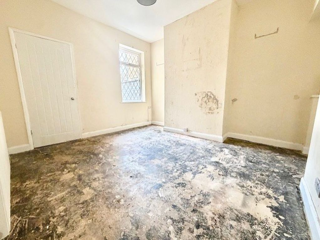 Property photo 3 of 11 Dining Room