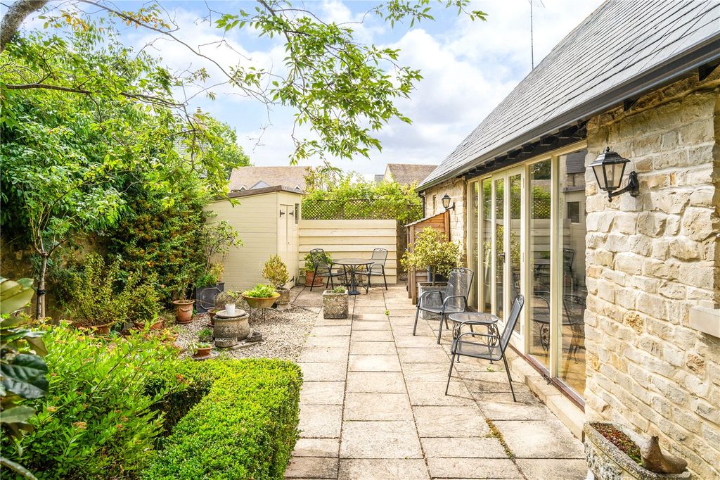 Property photo 2 of 16 Front Garden