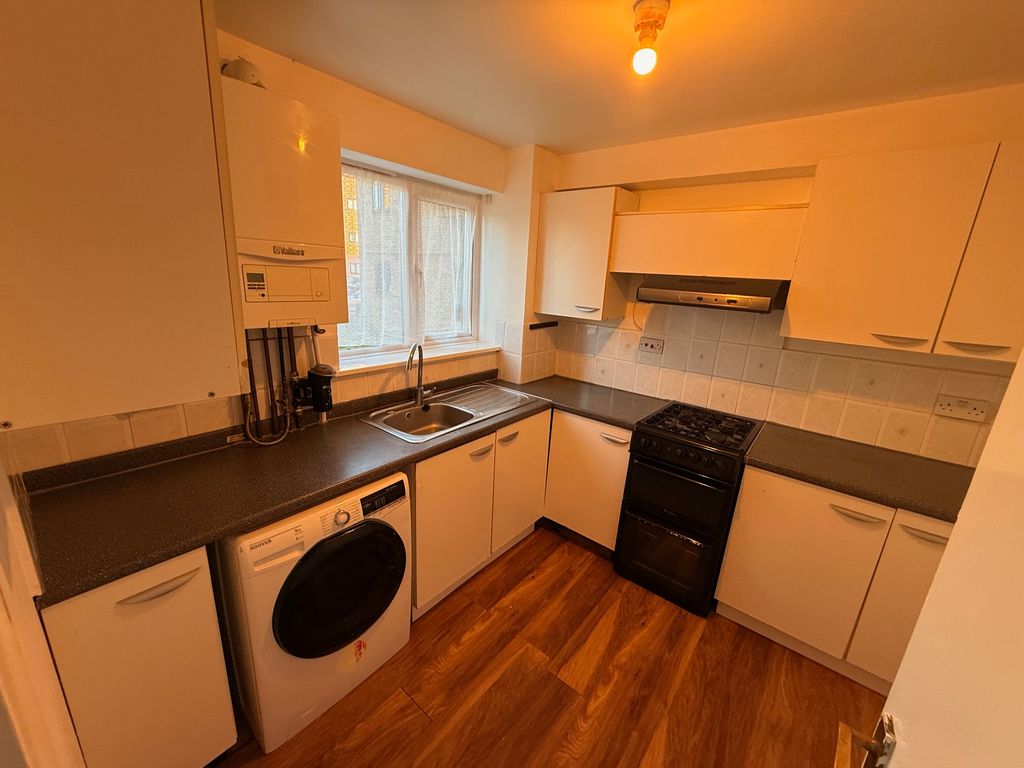 Property photo 3 of 6 Kitchen