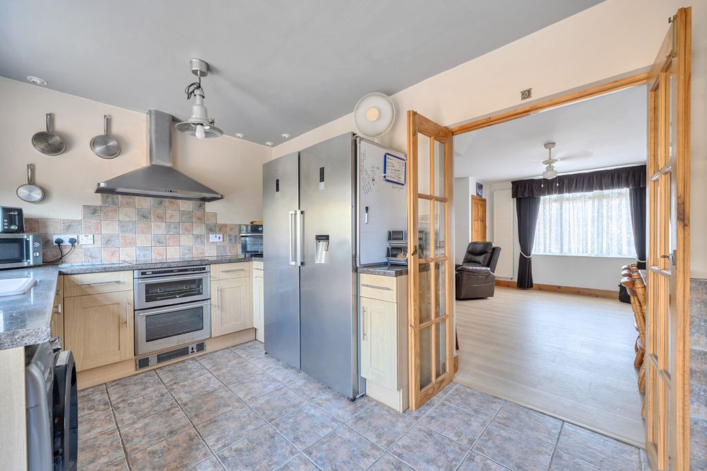 Property photo 2 of 24 1484113-21-6A3E85...