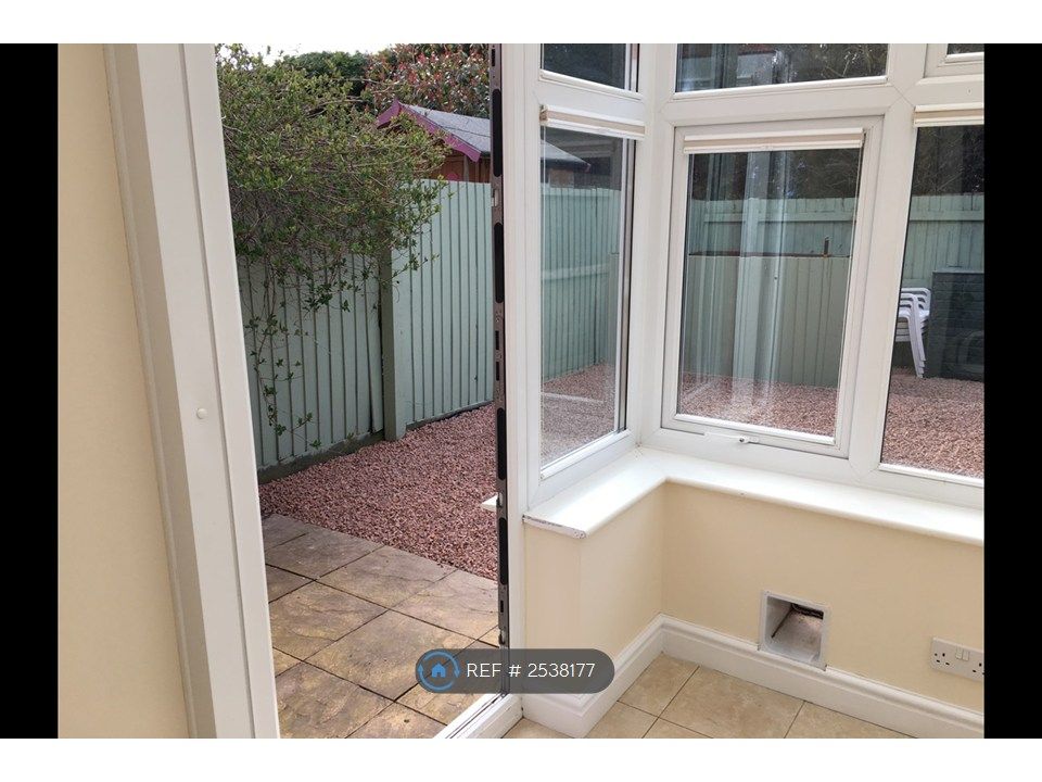 Property photo 2 of 7 Conservatory