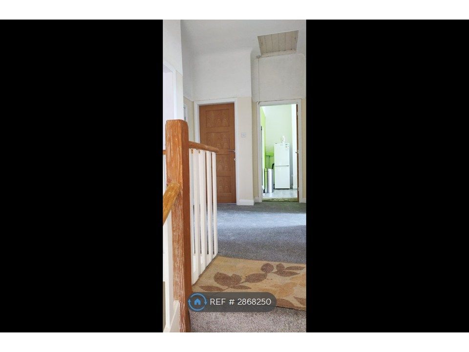 Property photo 2 of 6 Staircaise