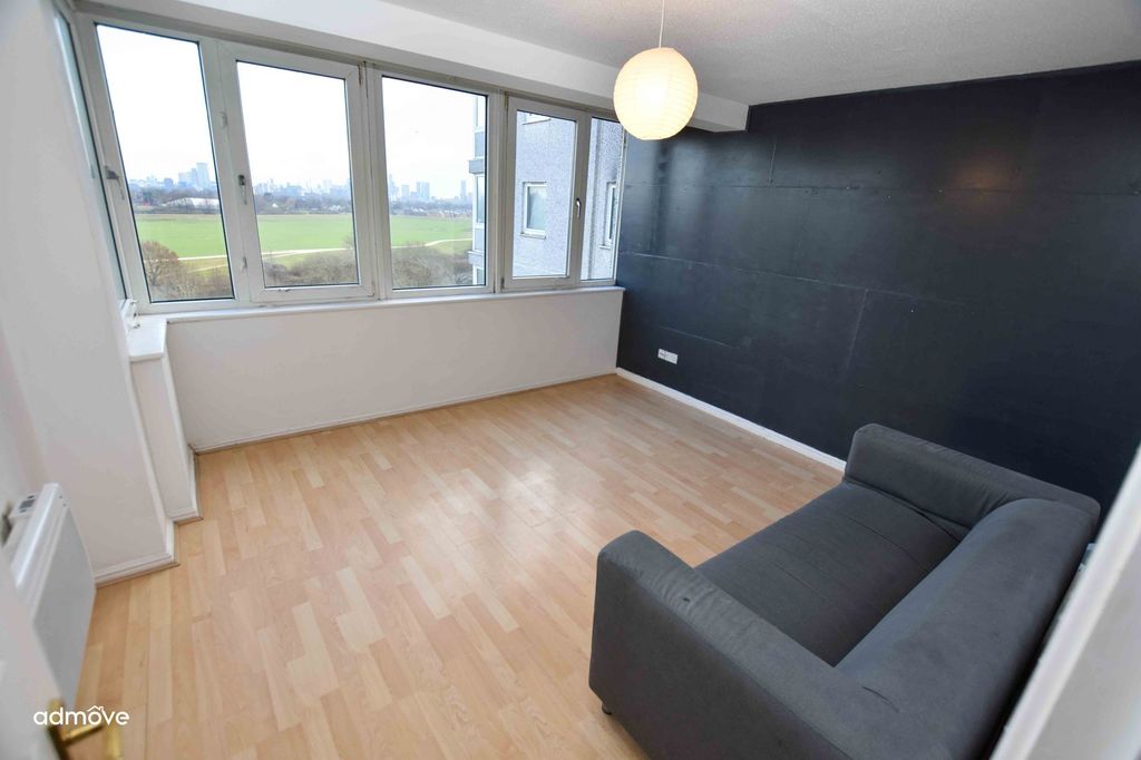 Property photo 1 of 9 Photo 6