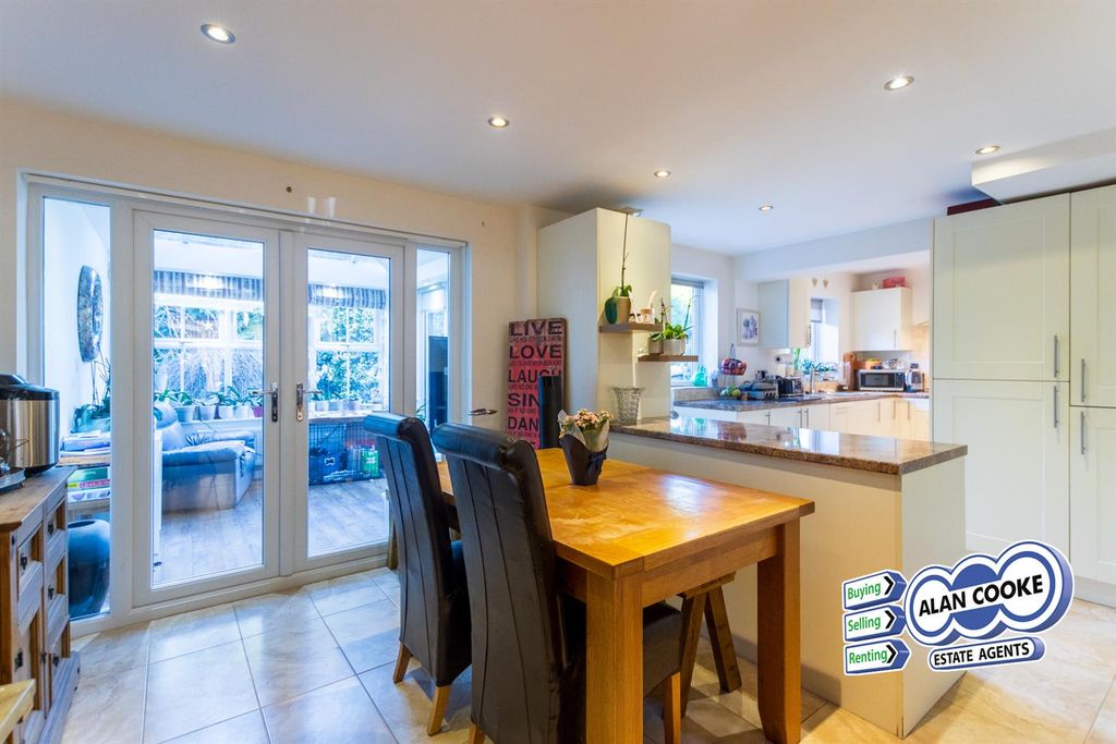 Property photo 2 of 14 Dining Area