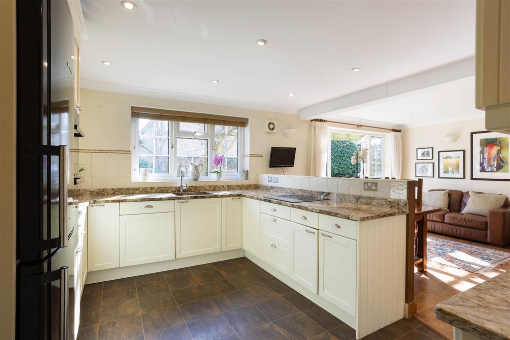 Property photo 3 of 24 00011.Jpg