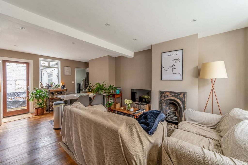 Property photo 3 of 9