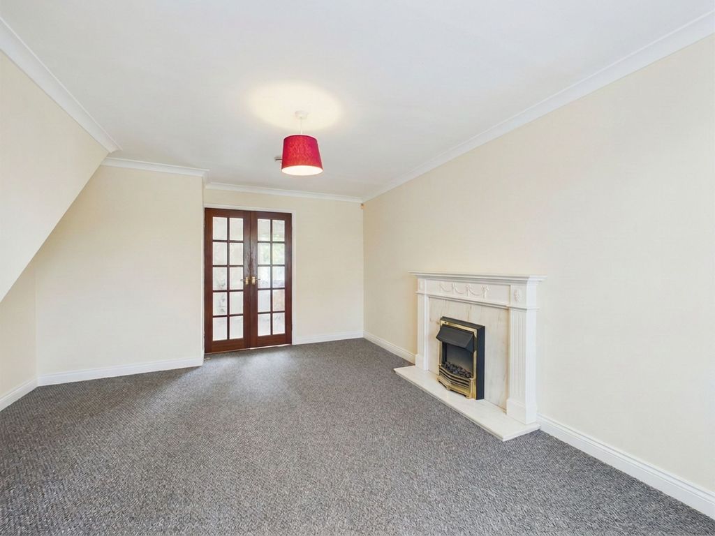 Property photo 2 of 8 Lounge