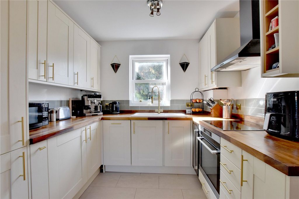 Property photo 3 of 20 Kitchen