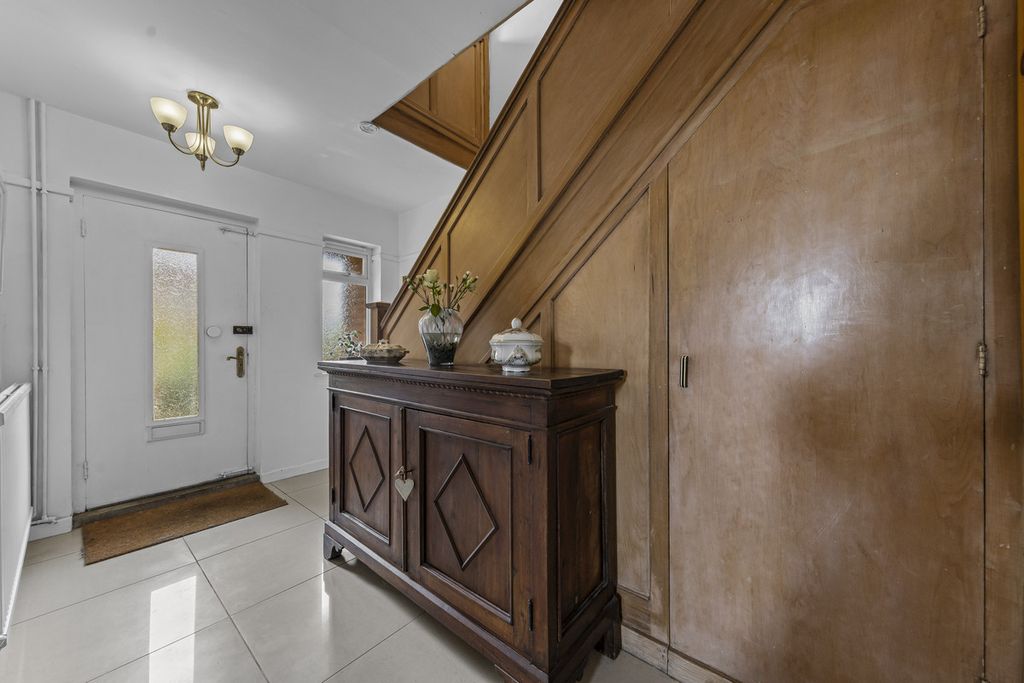 Property photo 3 of 46