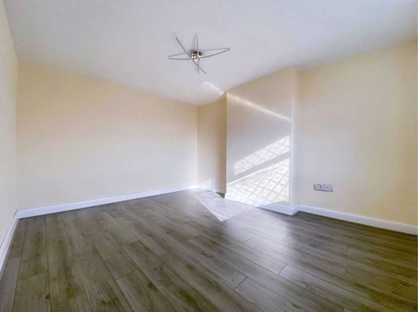 Property photo 3 of 10 Lounge