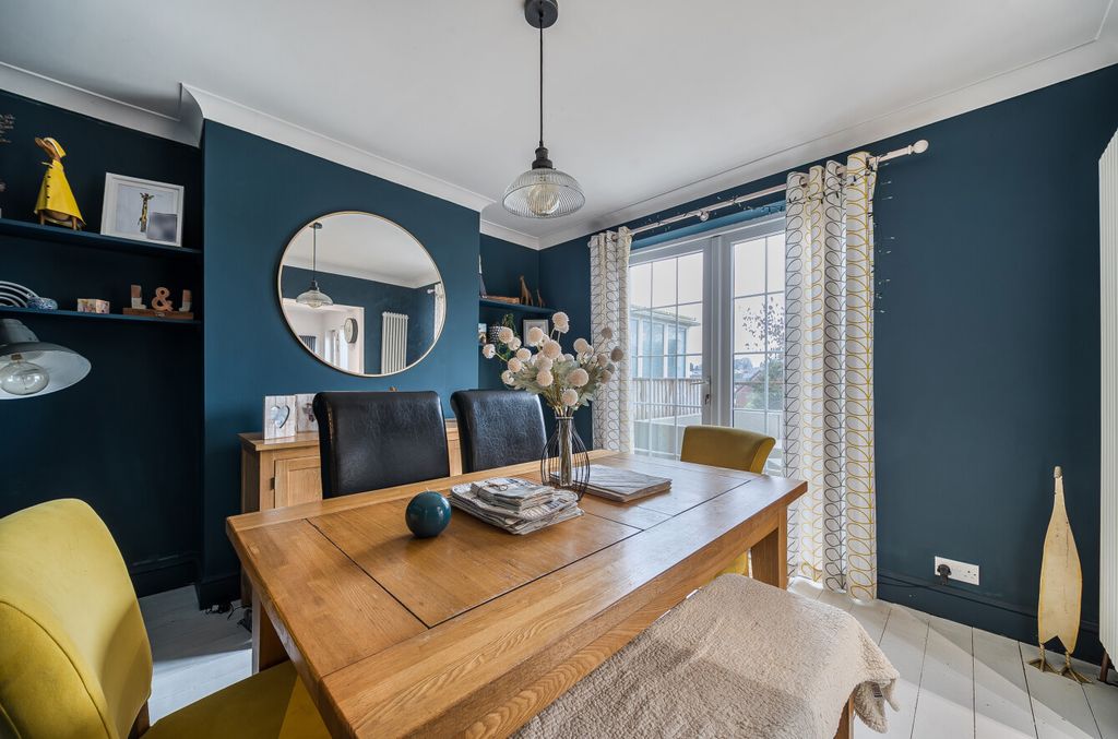 Property photo 3 of 20 1396444-18-695Fa8...