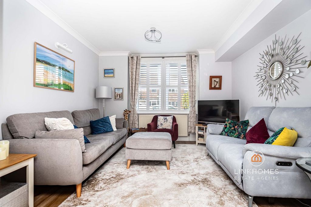 Property photo 2 of 26