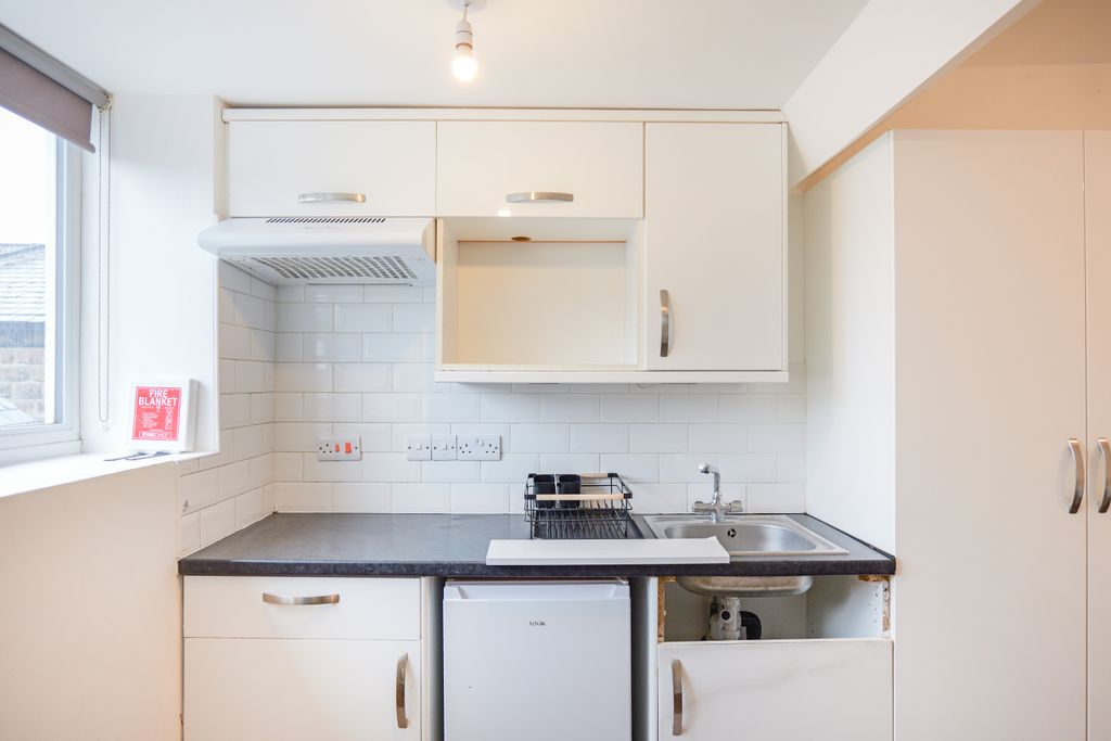 Property photo 3 of 40