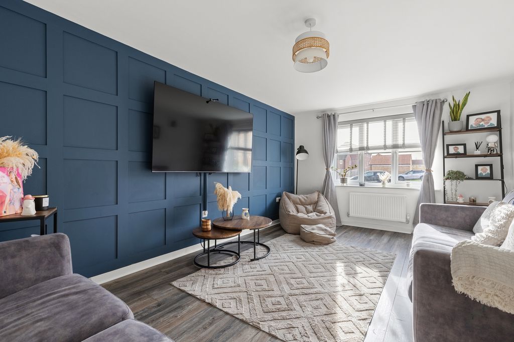 Property photo 3 of 24 Lounge