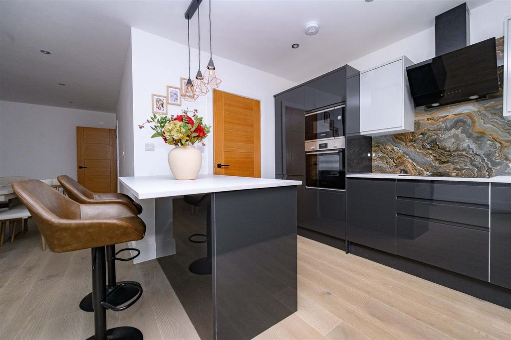 Property photo 2 of 23 Kitchen/ Dining Room